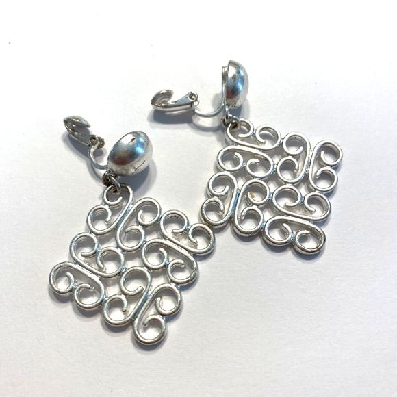 Vintage Clip On Earrings Silver Mod 60's Look Lattice Filigree Drop & Dangle - Picture 7 of 7
